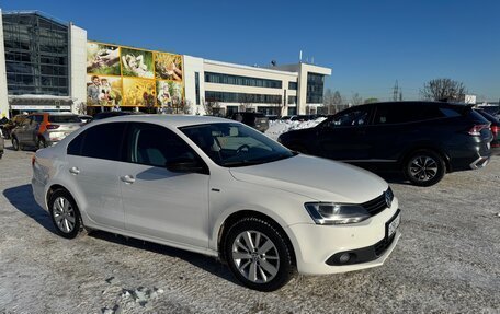 Volkswagen Jetta VI, 2013 год, 930 000 рублей, 3 фотография