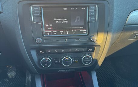 Volkswagen Jetta VI, 2013 год, 930 000 рублей, 13 фотография