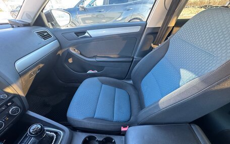 Volkswagen Jetta VI, 2013 год, 930 000 рублей, 15 фотография