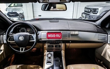 Jaguar XF I рестайлинг, 2013 год, 2 239 000 рублей, 14 фотография