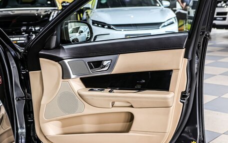 Jaguar XF I рестайлинг, 2013 год, 2 239 000 рублей, 26 фотография