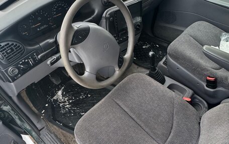 Chrysler Voyager III, 1997 год, 275 000 рублей, 2 фотография