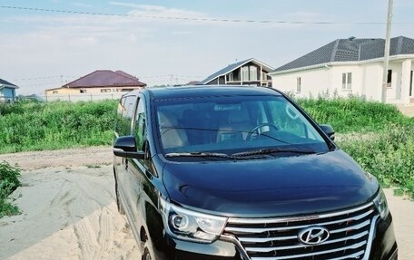 Hyundai Grand Starex Grand Starex I рестайлинг 2, 2020 год, 4 750 000 рублей, 2 фотография