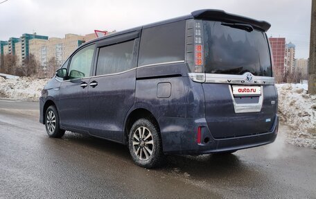 Toyota Voxy III, 2014 год, 1 690 000 рублей, 3 фотография