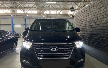 Hyundai Grand Starex Grand Starex I рестайлинг 2, 2020 год, 4 750 000 рублей, 3 фотография