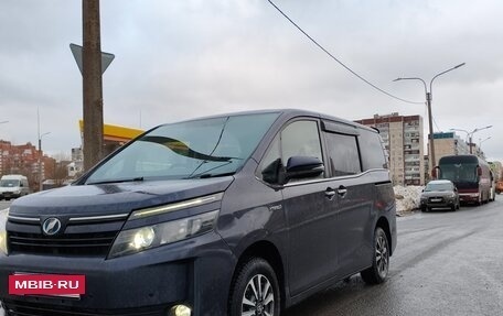 Toyota Voxy III, 2014 год, 1 690 000 рублей, 4 фотография