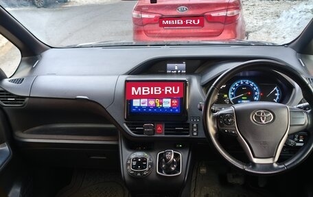 Toyota Voxy III, 2014 год, 1 690 000 рублей, 9 фотография