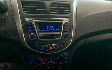 Hyundai Solaris II рестайлинг, 2016 год, 818 000 рублей, 24 фотография