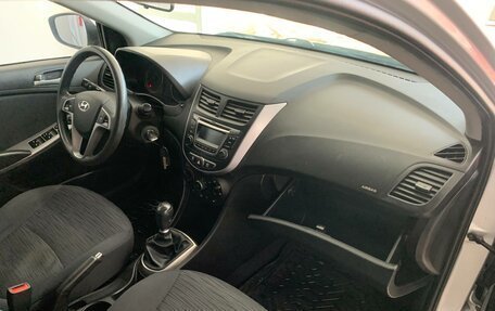 Hyundai Solaris II рестайлинг, 2016 год, 818 000 рублей, 33 фотография