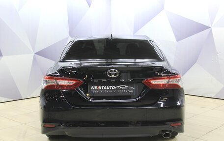 Toyota Camry, 2018 год, 2 650 000 рублей, 10 фотография