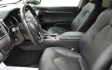 Toyota Camry, 2018 год, 2 650 000 рублей, 16 фотография