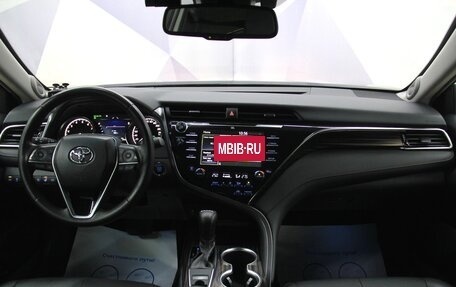 Toyota Camry, 2018 год, 2 650 000 рублей, 17 фотография