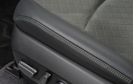 Toyota RAV4, 2025 год, 4 390 000 рублей, 24 фотография