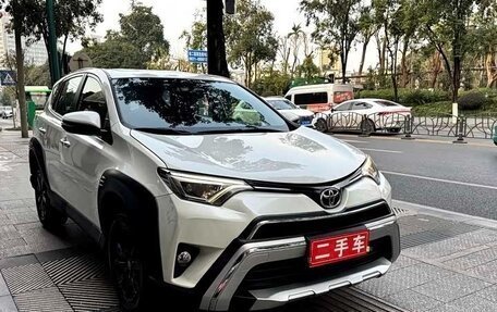 Toyota RAV4, 2019 год, 1 793 000 рублей, 3 фотография