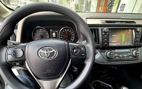 Toyota RAV4, 2019 год, 1 793 000 рублей, 14 фотография