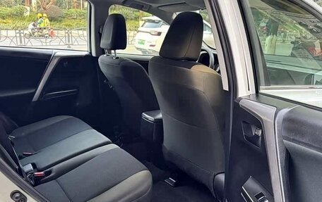 Toyota RAV4, 2019 год, 1 793 000 рублей, 10 фотография