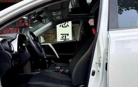 Toyota RAV4, 2019 год, 1 793 000 рублей, 18 фотография