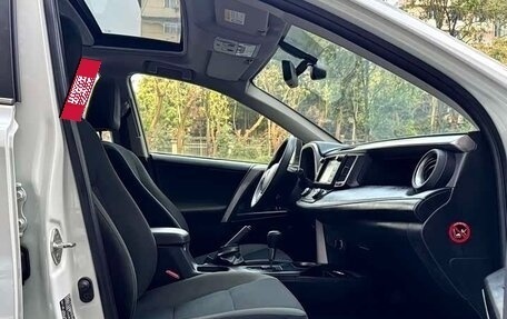 Toyota RAV4, 2019 год, 1 793 000 рублей, 11 фотография