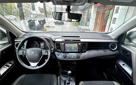 Toyota RAV4, 2019 год, 1 793 000 рублей, 22 фотография