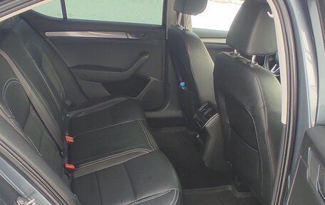 Skoda Superb III рестайлинг, 2019 год, 2 140 000 рублей, 26 фотография