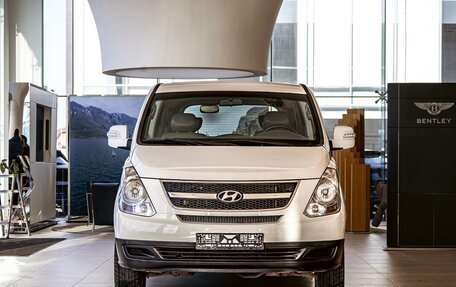 Hyundai Grand Starex Grand Starex I рестайлинг 2, 2015 год, 2 255 000 рублей, 2 фотография