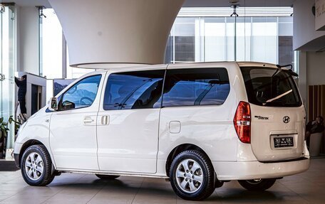 Hyundai Grand Starex Grand Starex I рестайлинг 2, 2015 год, 2 255 000 рублей, 4 фотография