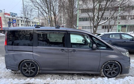 Honda Stepwgn IV, 2018 год, 2 400 000 рублей, 4 фотография