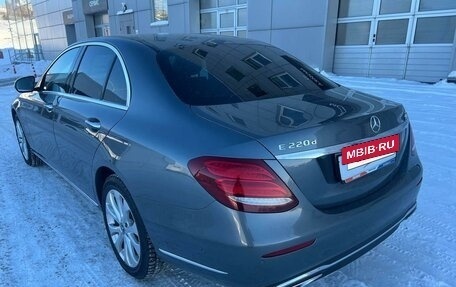 Mercedes-Benz E-Класс, 2019 год, 3 500 000 рублей, 4 фотография