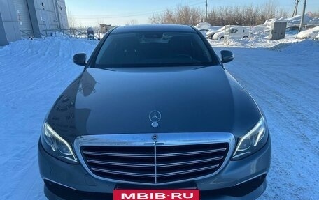 Mercedes-Benz E-Класс, 2019 год, 3 500 000 рублей, 5 фотография