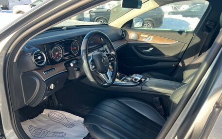 Mercedes-Benz E-Класс, 2019 год, 3 500 000 рублей, 13 фотография