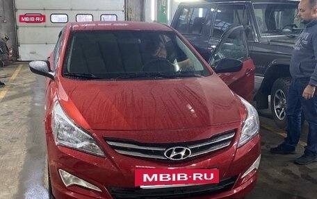 Hyundai Solaris II рестайлинг, 2015 год, 1 150 000 рублей, 2 фотография