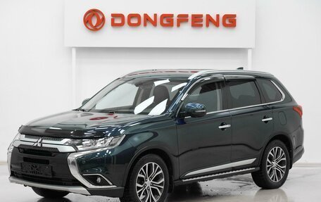 Mitsubishi Outlander III рестайлинг 3, 2017 год, 1 699 000 рублей, 3 фотография