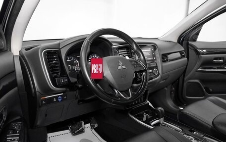 Mitsubishi Outlander III рестайлинг 3, 2017 год, 1 699 000 рублей, 6 фотография