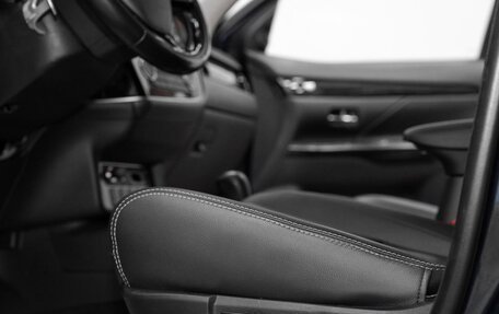 Mitsubishi Outlander III рестайлинг 3, 2017 год, 1 699 000 рублей, 10 фотография