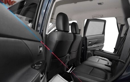 Mitsubishi Outlander III рестайлинг 3, 2017 год, 1 699 000 рублей, 9 фотография