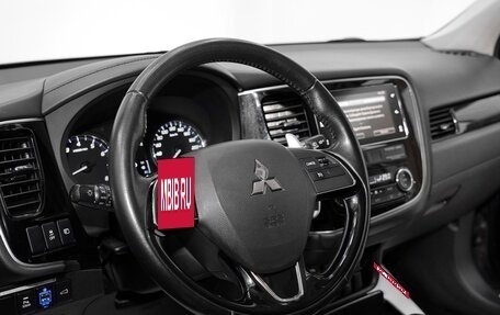 Mitsubishi Outlander III рестайлинг 3, 2017 год, 1 699 000 рублей, 7 фотография