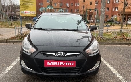 Hyundai Solaris II рестайлинг, 2011 год, 675 000 рублей, 4 фотография