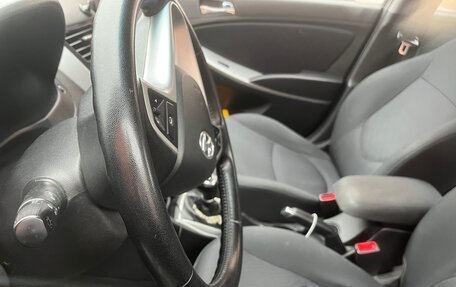 Hyundai Solaris II рестайлинг, 2011 год, 675 000 рублей, 13 фотография