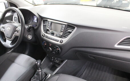 Hyundai Solaris II рестайлинг, 2017 год, 996 000 рублей, 11 фотография