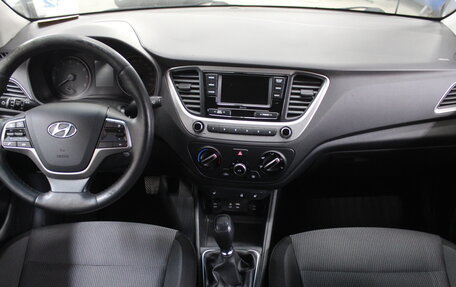 Hyundai Solaris II рестайлинг, 2017 год, 996 000 рублей, 9 фотография