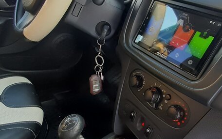 Renault Sandero II рестайлинг, 2016 год, 685 000 рублей, 14 фотография