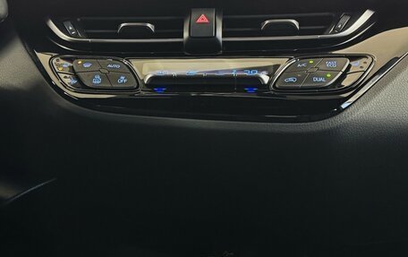 Toyota C-HR I рестайлинг, 2018 год, 2 599 000 рублей, 8 фотография