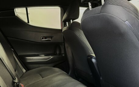 Toyota C-HR I рестайлинг, 2018 год, 2 599 000 рублей, 13 фотография