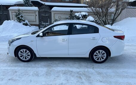 KIA Rio IV, 2021 год, 1 590 000 рублей, 4 фотография