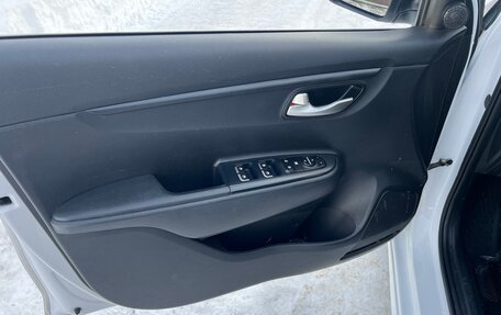 KIA Rio IV, 2021 год, 1 590 000 рублей, 10 фотография