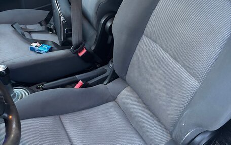 Mitsubishi Colt VI рестайлинг, 2004 год, 200 000 рублей, 1 фотография