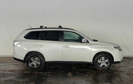 Mitsubishi Outlander III рестайлинг 3, 2013 год, 1 486 000 рублей, 8 фотография