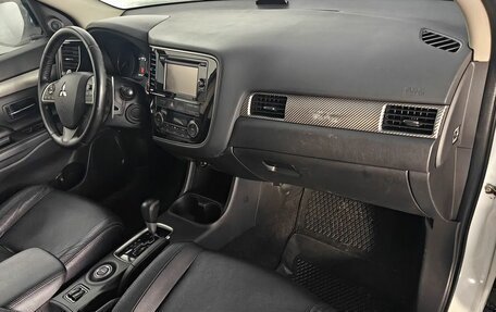 Mitsubishi Outlander III рестайлинг 3, 2013 год, 1 486 000 рублей, 10 фотография