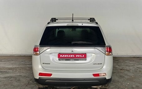 Mitsubishi Outlander III рестайлинг 3, 2013 год, 1 486 000 рублей, 6 фотография