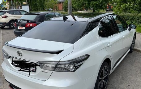 Toyota Camry, 2021 год, 2 200 000 рублей, 4 фотография